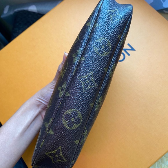 ‼️SOLD‼️ AUTHENTIC Pochette Accesoires 🤎 - Picture 2 of 10